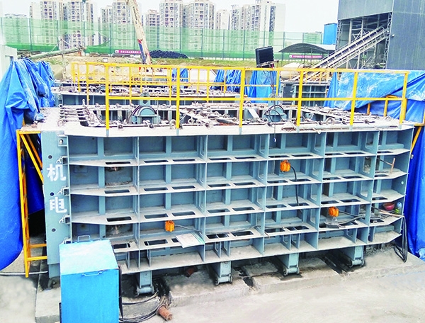 成都建工立式管廊模具现场